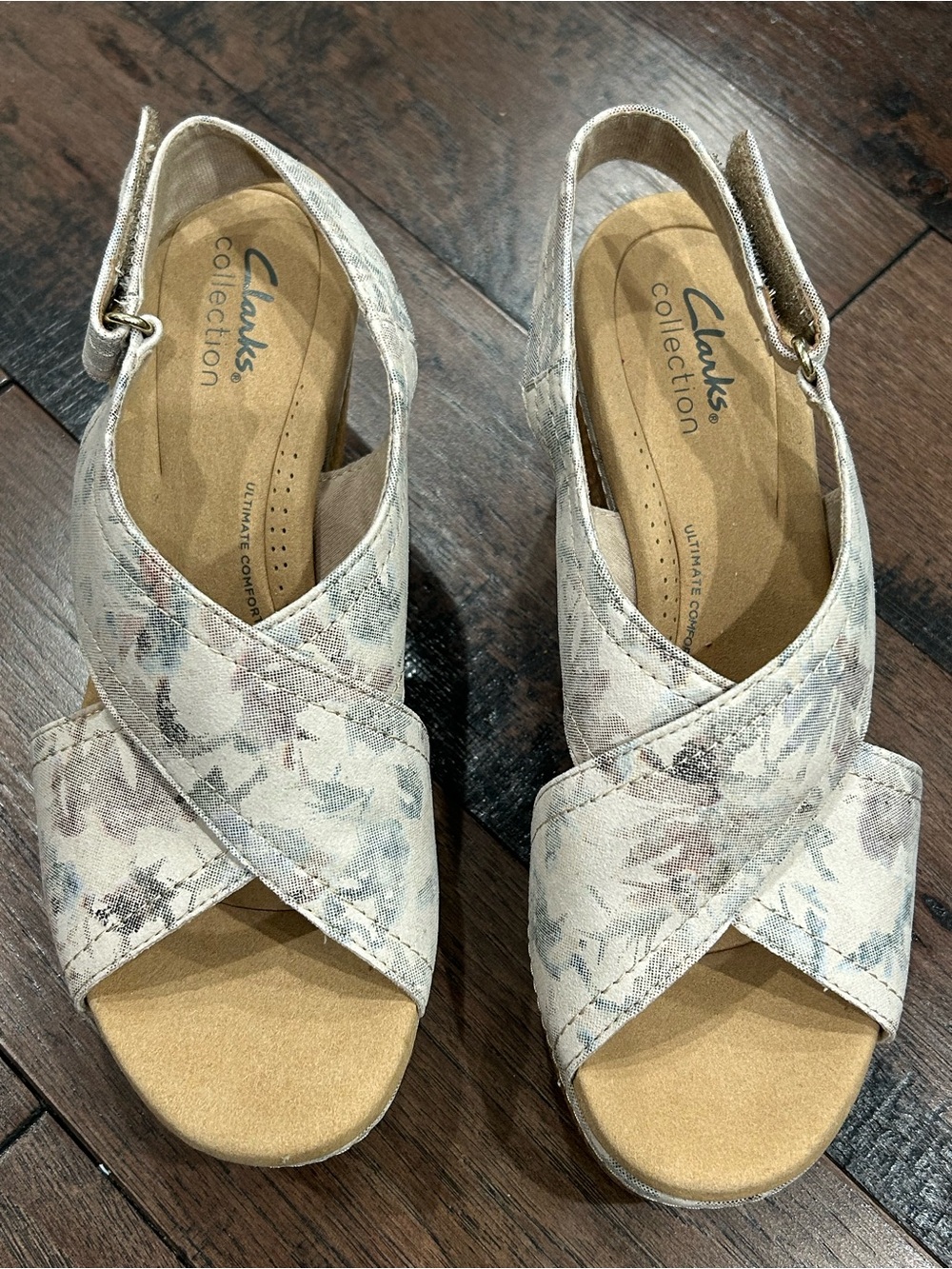 Clarks Giselle Cove Wedge Slingback
Sandal, Floral Textile - Picture 3 of 8